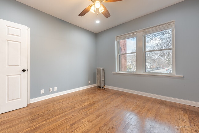 Building Photo - 1329 W Addison St