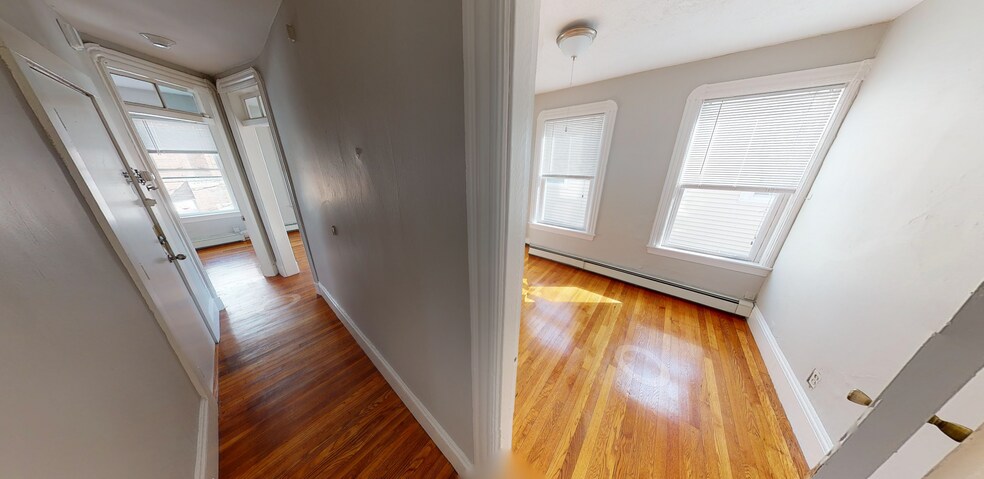 Building Photo - 564 Green St