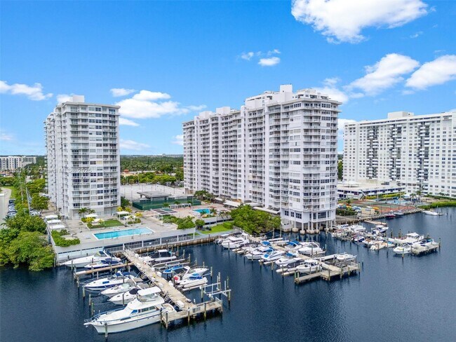 Building Photo - 18031 Biscayne Blvd
