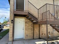 Building Photo - 705 Bustamante St