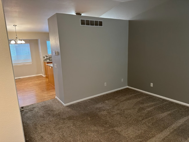 Building Photo - 9491 Cove Creek Dr