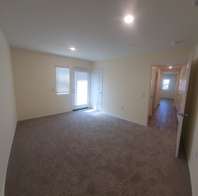 Building Photo - 438 Hollyhock St