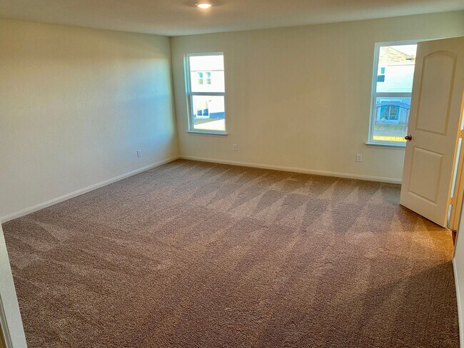 Building Photo - Experience Luxury Living: 4 Beds, 2.5 Bath...