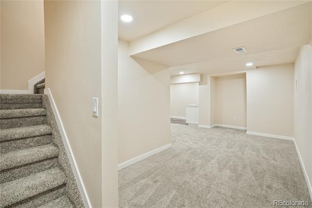 Building Photo - 5599 W Maplewood Pl
