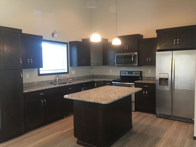 Building Photo - 3 Bed 3 Bath Single Family Home