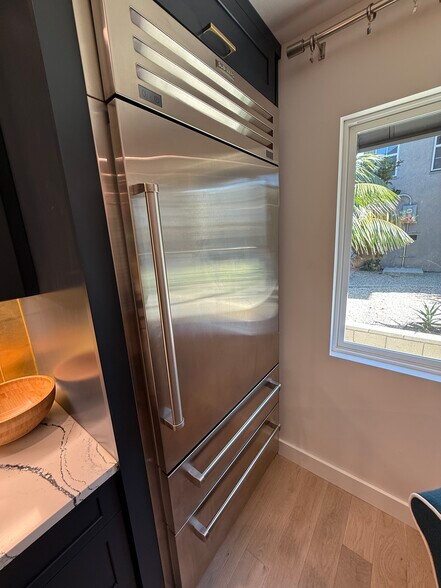 Building Photo - 10351 Keswick Ave