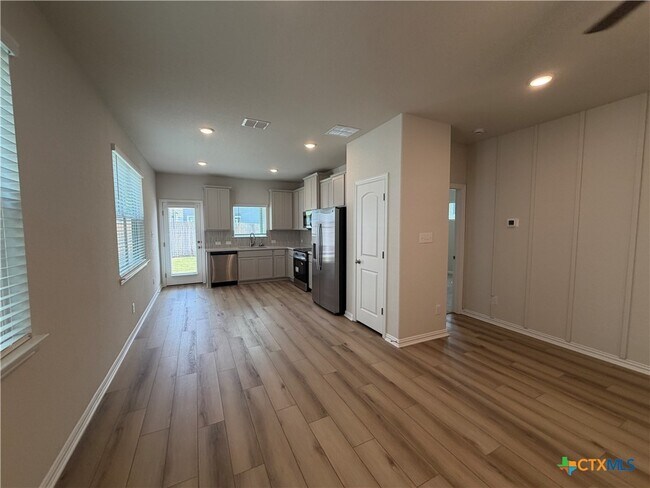 Building Photo - 870 Casetta Trl