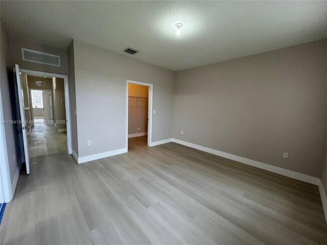 Building Photo - 1474 SE 23rd Terrace