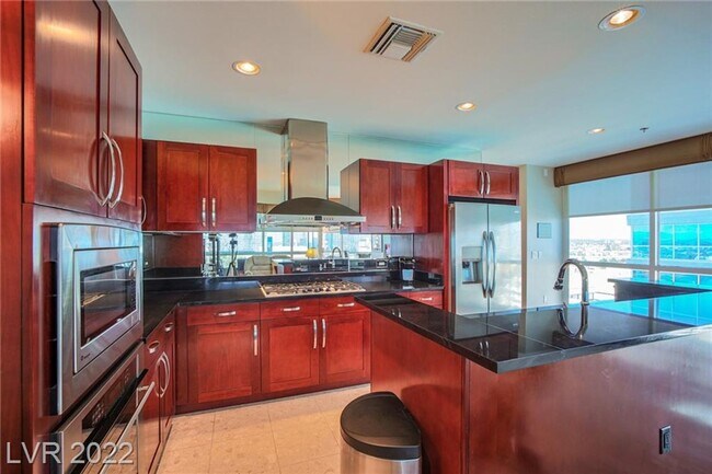 Building Photo - 4575 Dean Martin Dr