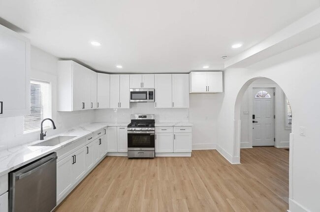 Building Photo - 630 Ewing Ave