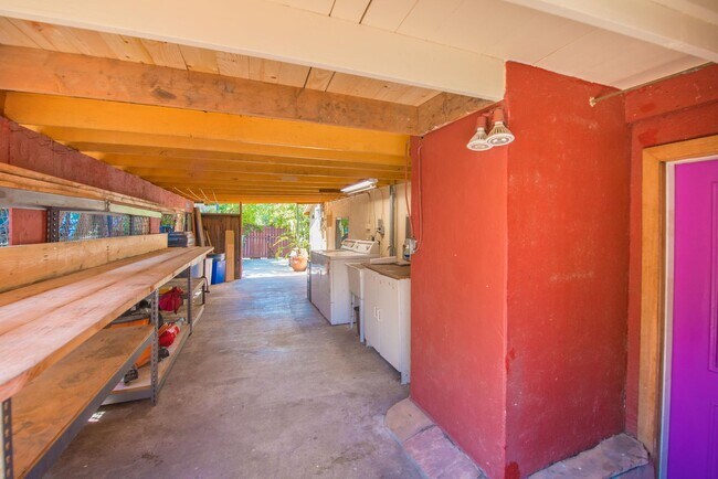 Building Photo - 2599 Huntington Dr