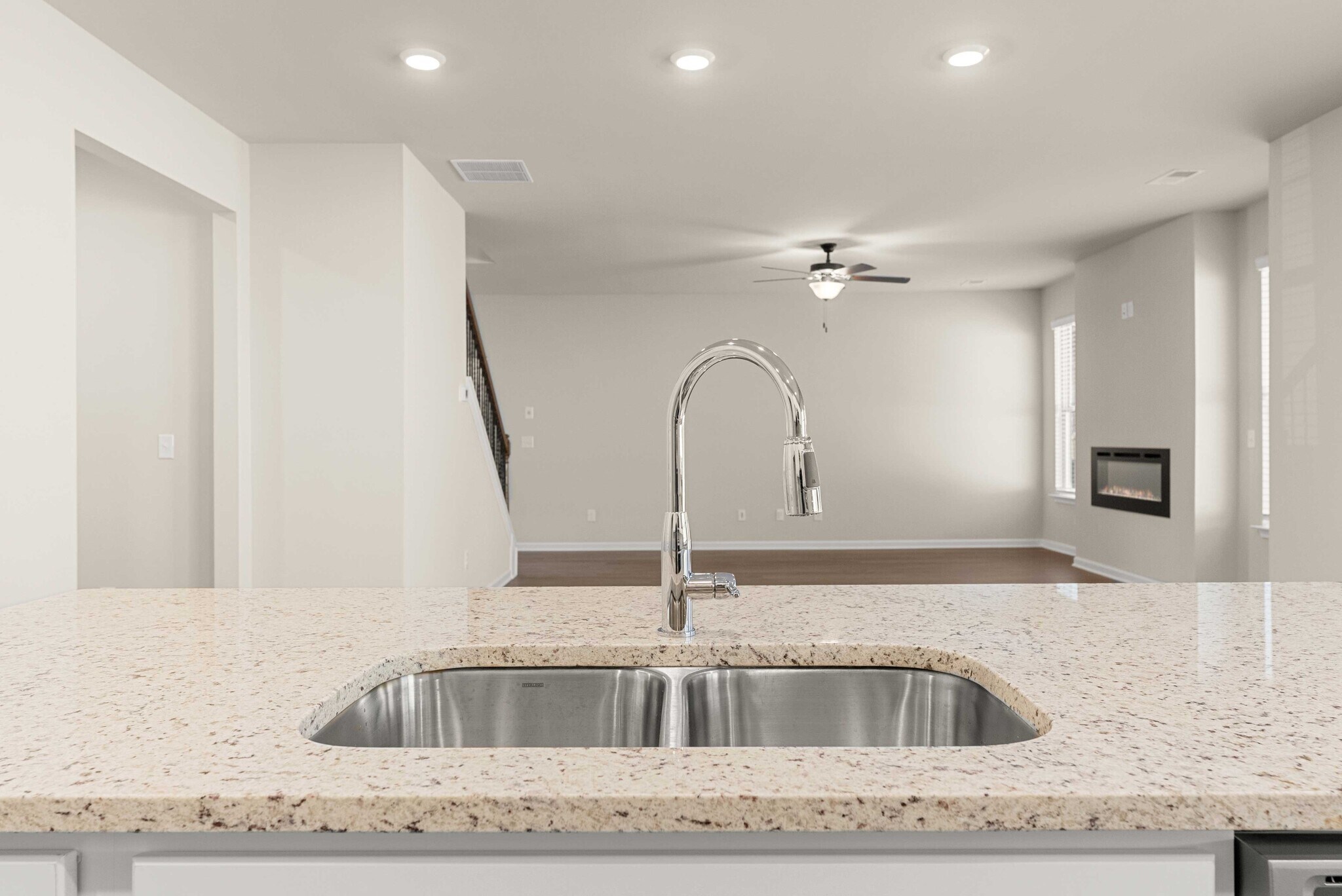 Building Photo - 755 Lakehaven Ln