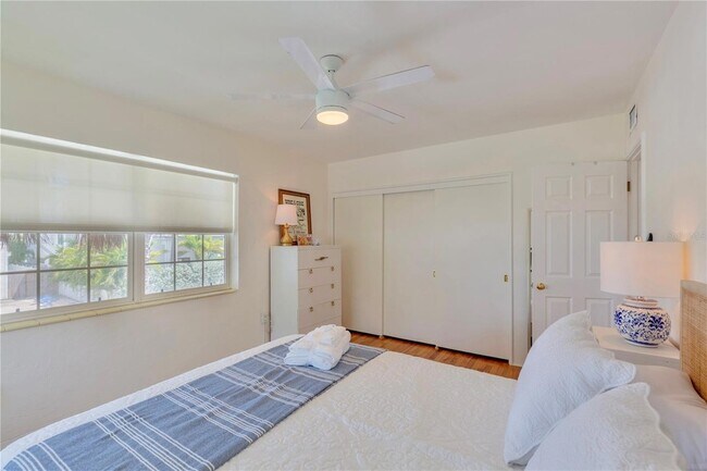 Building Photo - 1800 Pass a Grille Way