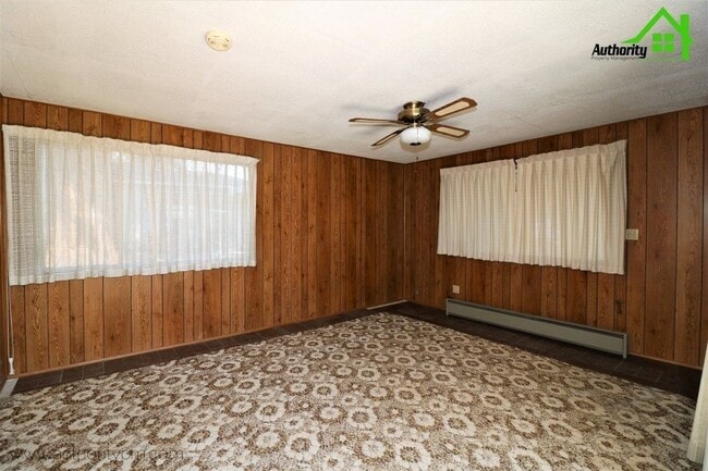 Building Photo - 1924 Sequoia St