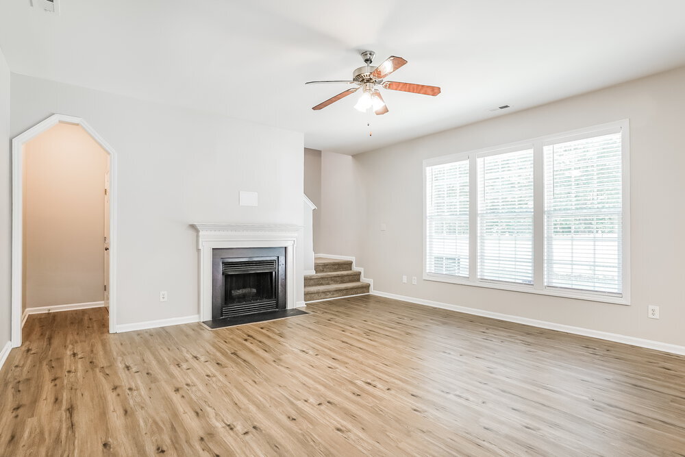 Building Photo - 8015 Marsh Hollow Dr