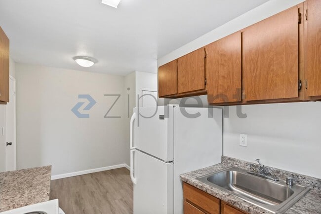 Building Photo - 1185 Meadow Ln