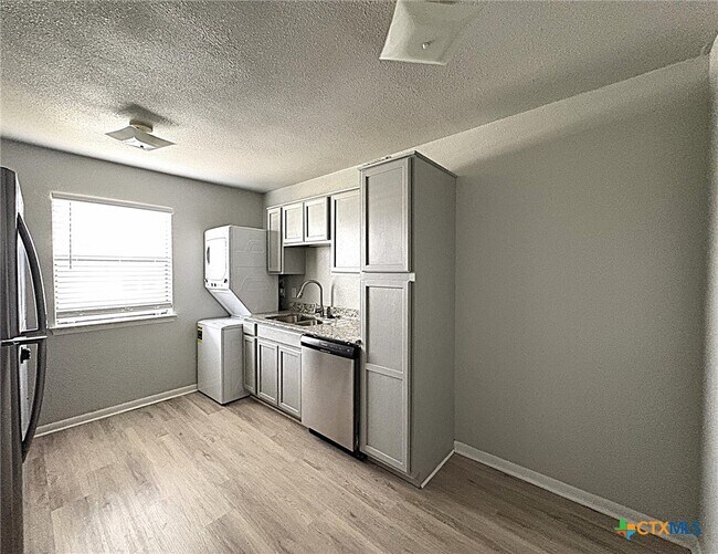 Building Photo - 305 Northern Dove Ln