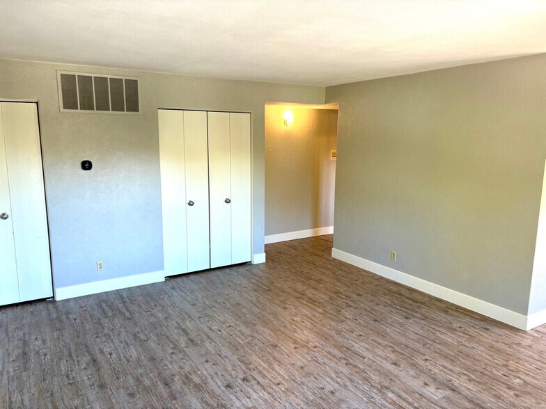 Building Photo - 4026 N Illinois Ave