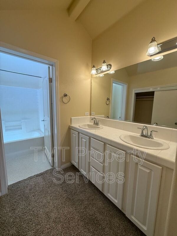 Building Photo - 595 Ave of Flags