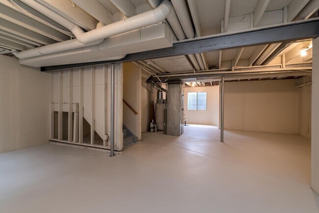 Building Photo - Spacious 3 Bedroom, 3 Bathroom Willowbrook Condo in Gunbarrel