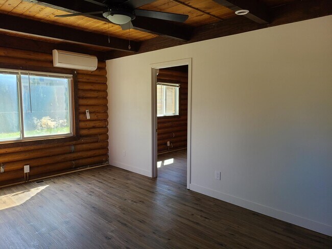 Building Photo - 15905 Ellis Ave