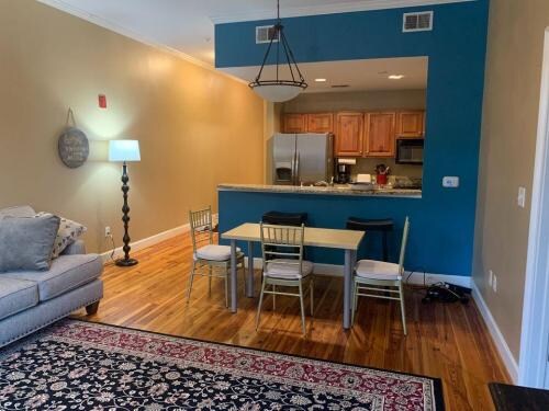 Building Photo - 1520 Main St