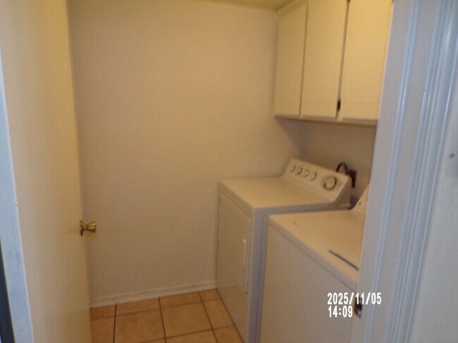 Building Photo - 2905 NE Tortoise Dr