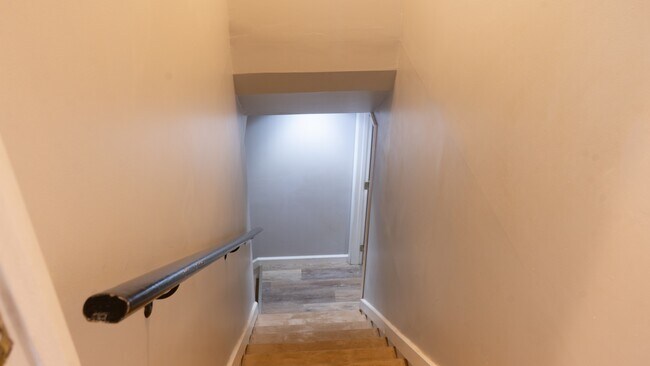 Building Photo - 4520 Ventura Dr