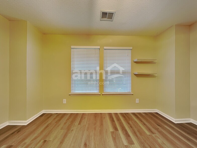 Building Photo - 13 Holly Springs Cir