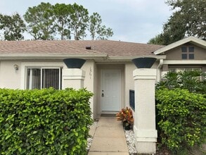 Building Photo - Spacious 3/2 Town Home in Meadow Woods.  A...