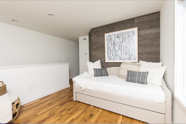 Building Photo - 5604 New York Ave