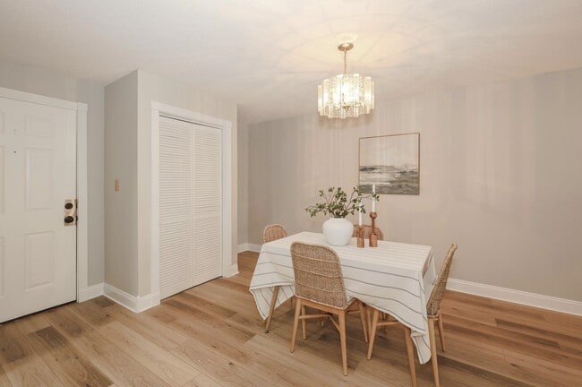 Building Photo - 19 Country Club Dr