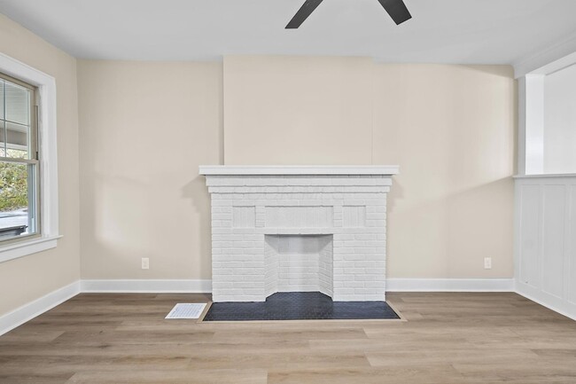 Building Photo - 263 Crestview Rd