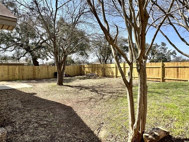 Building Photo - 1101 Forest Oaks Path