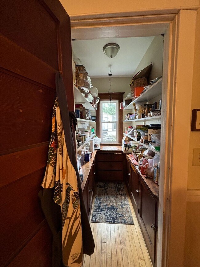 Building Photo - 2939-39B N Pierce St