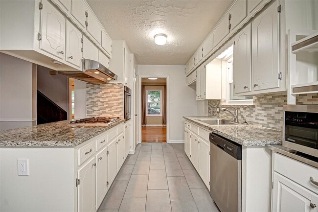 Building Photo - 9623 Philmont Dr