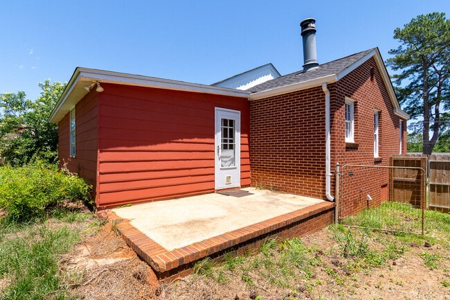 Building Photo - 1032 Bedford Dr