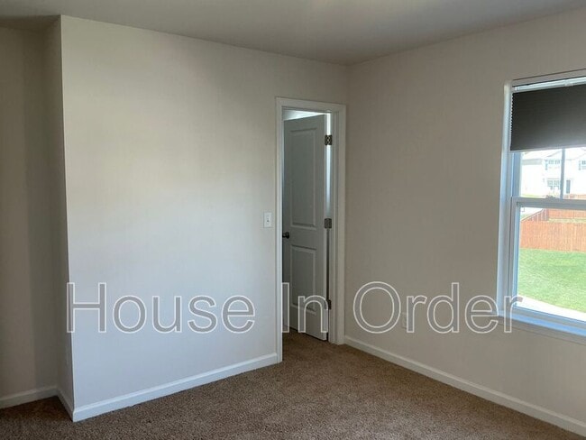 Building Photo - 341 Oak Br Rd