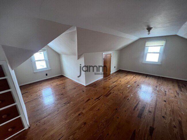 Building Photo - 6227 Traymore Ave