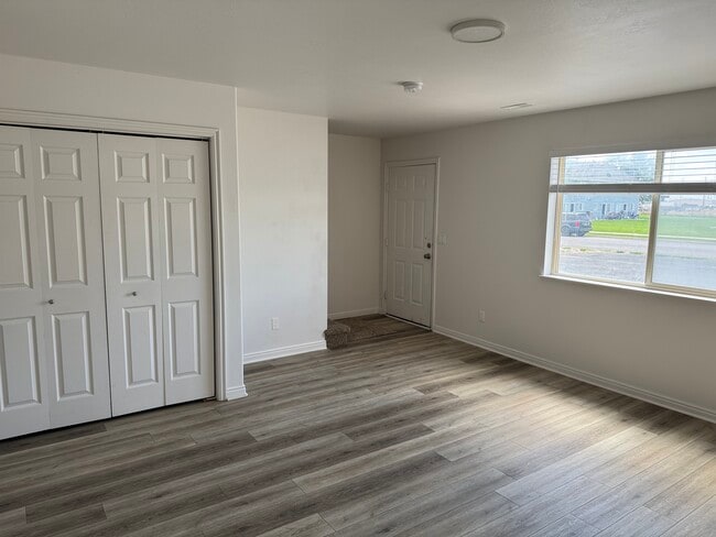 Building Photo - 2500 W 450 N