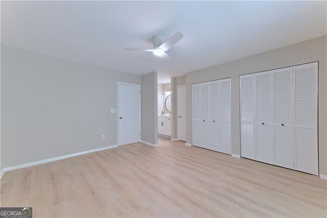 Building Photo - 2179 Surrey Ct