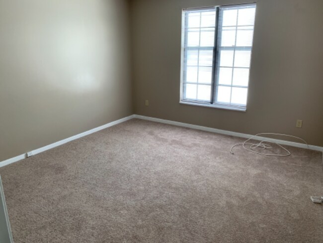 Building Photo - 12942 S Blackfoot Dr