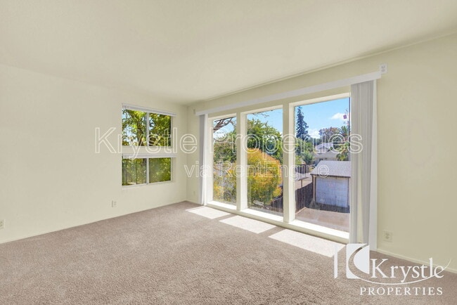 Building Photo - 136 Frisbie St
