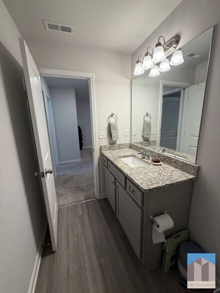 Building Photo - 7565 Knoll Hollow Rd