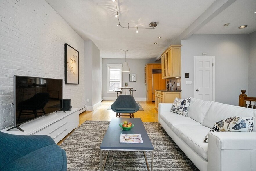 Building Photo - 74 W Rutland Sq