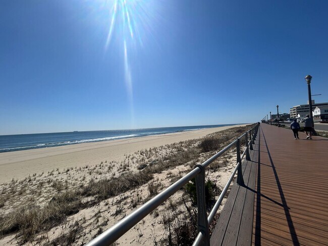 Building Photo - 95 7th Ave