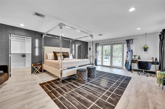 Building Photo - 2323 Delmar Pl