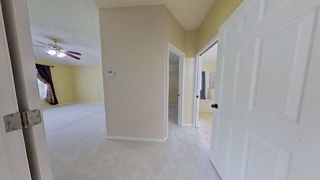 Building Photo - Welcome home - Charming 3 Bedroom in Hatton Chase!