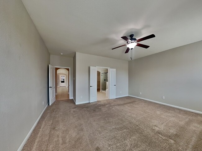 Building Photo - 528 Meadow Springs Dr