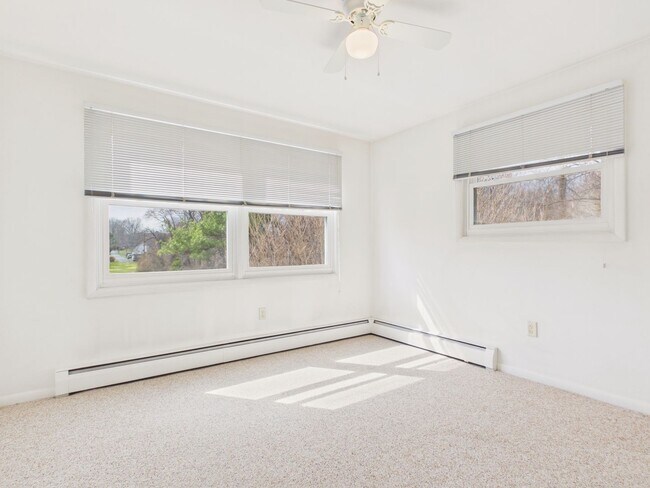 Building Photo - 904 Mount Pleasant Rd